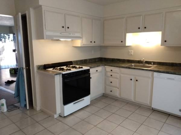2BR/1BA Apartment on W. 4th St · Antioch