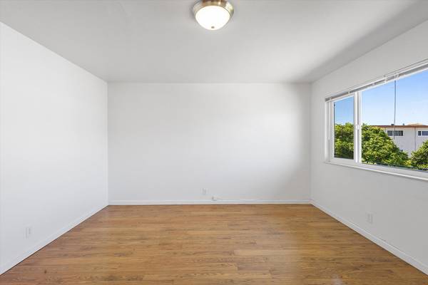 2BR/1BA Apartment on Lincoln Ave · Oakland photo 4