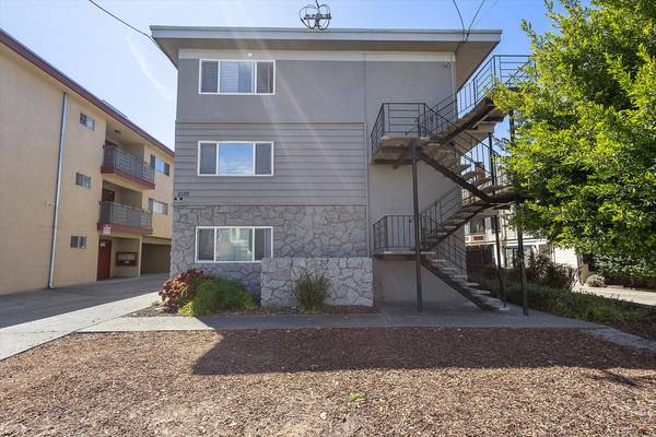 2BR/1BA Apartment on Lincoln Ave · Oakland