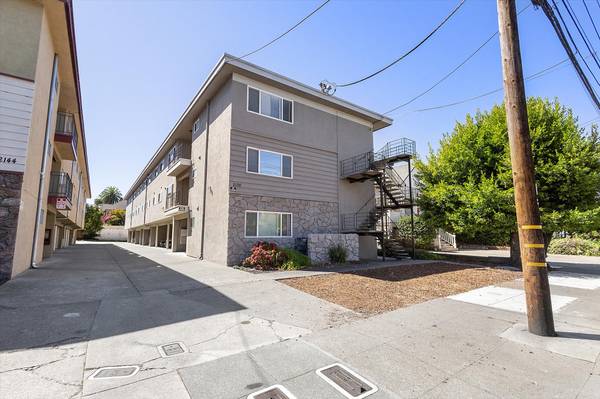 2BR/1BA Apartment on Lincoln Ave · Oakland photo 2