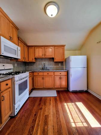 1BR/1BA Duplex on E. Julian St · San Jose photo 2