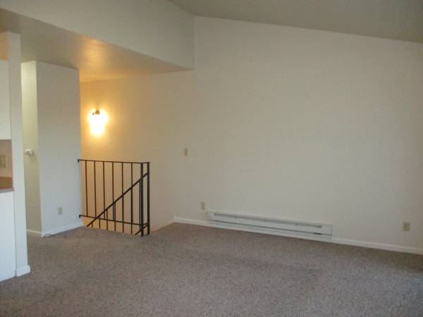 2BR/2BA Townhouse on 46th Ave. · Capitola photo 2