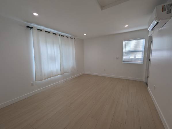 2BR/2BA Duplex · San Mateo photo 5