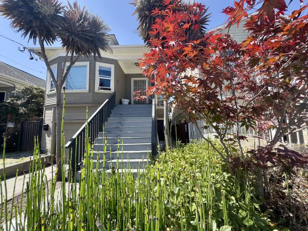 3BR/2BA Duplex on 30th Street · Oakland