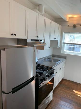 2BR/1BA Duplex · Albany photo 4