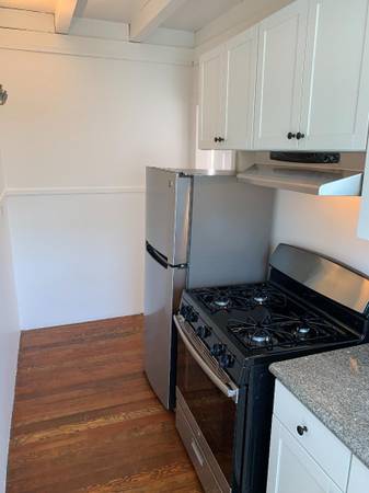 2BR/1BA Duplex · Albany photo 3
