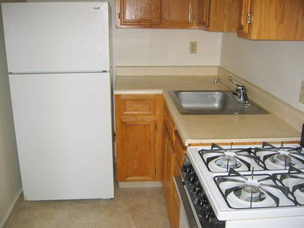 1BR/1BA Apartment on University Avenue · Berkeley photo 2