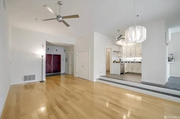 3BR/1BA Loft · Oakland photo 3