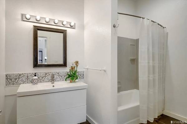 3BR/1BA Loft · Oakland photo 5