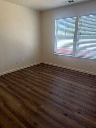 3BR/3BA Apartment · Cloverdale photo 4