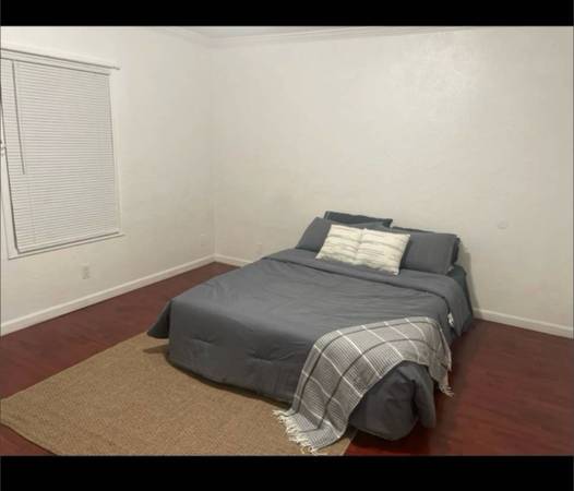2BR/1BA Single Family House · Oakland photo 4