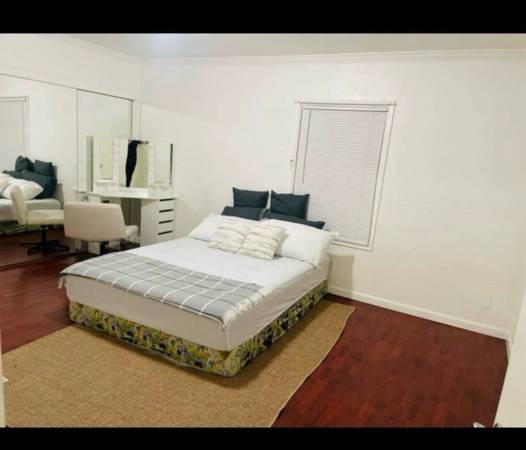 2BR/1BA Single Family House · Oakland photo 3