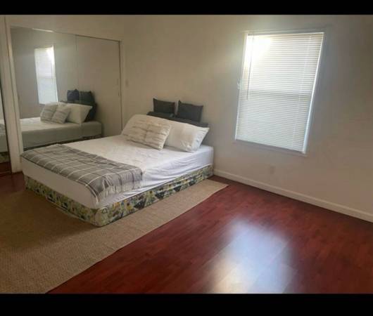 2BR/1BA Single Family House · Oakland photo 5