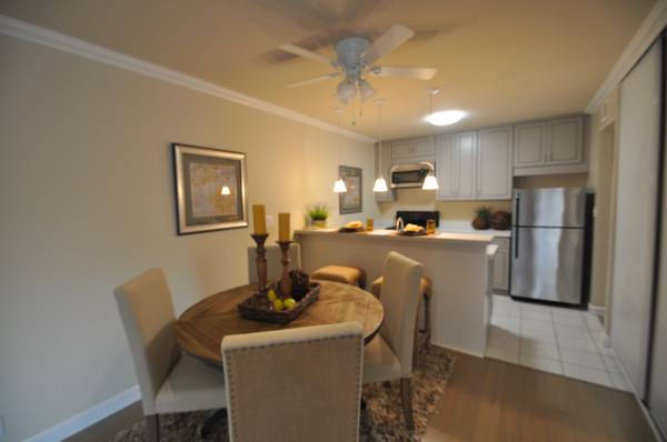 2BR/1BA Apartment · Pleasant Hill photo 2