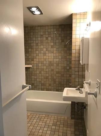 2BR/2BA Single Family House · Albany photo 3