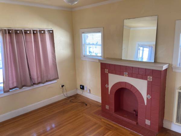 2BR/1BA Apartment · Oakland