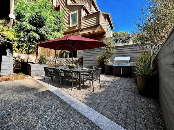 3BR/3BA Single Family House · Berkeley photo 2