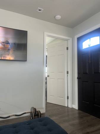 2BR/1BA Single Family House · Richmond photo 4