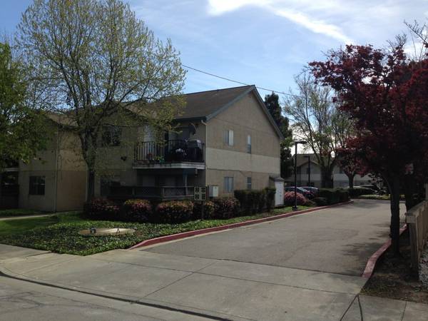 2BR/1BA Apartment on Laurel Ave. · Hayward