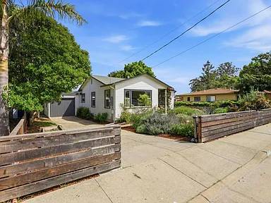 2BR/1BA Single Family House on Darwin St · Santa Cruz photo 2
