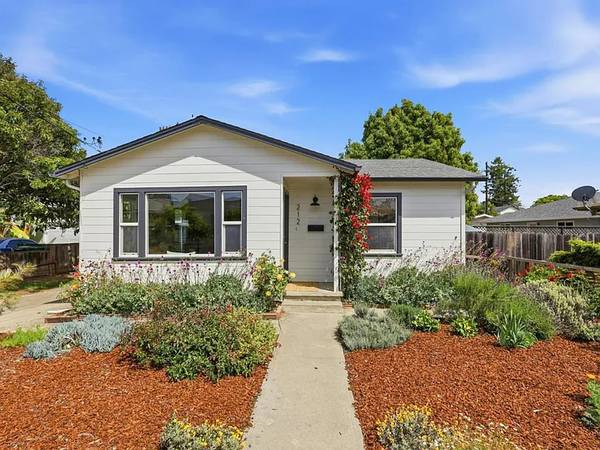 2BR/1BA Single Family House on Darwin St · Santa Cruz photo 3