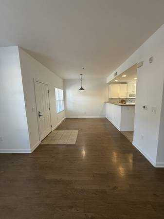 2BR/2BA Townhouse · Gilroy photo 2
