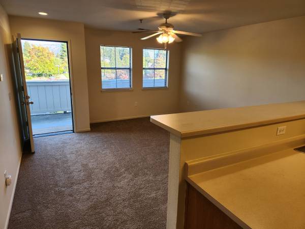 1BR/1BA Apartment · Rohnert Park photo 5