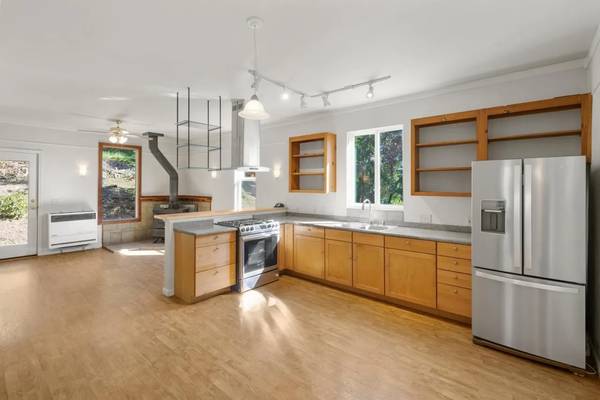 2BR/2BA House · Redwood Estates photo 2