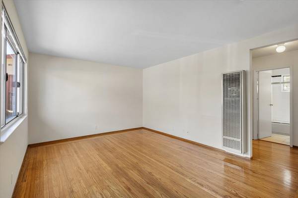 2BR/1BA Apartment on Deakin St · Berkeley photo 3