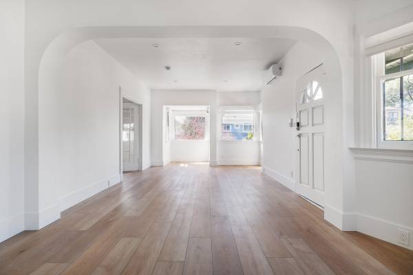2BR/1BA Duplex on 62nd Street · Oakland photo 2