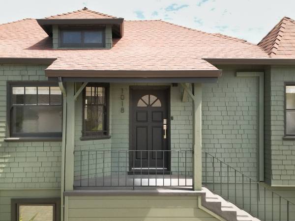 2BR/1BA Duplex on 62nd Street · Oakland
