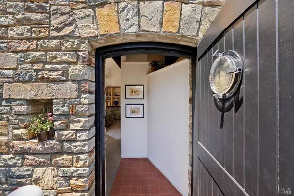 0BR/1BA Apartment · San Rafael photo 2