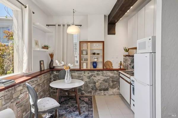 0BR/1BA Apartment · San Rafael photo 5