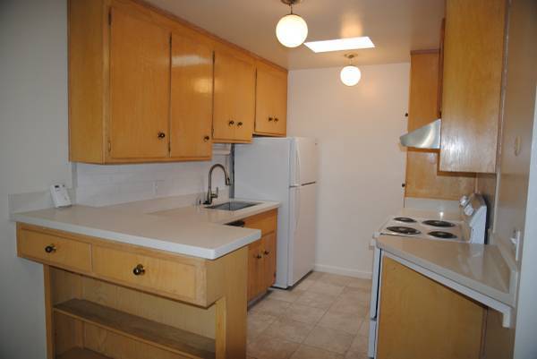 Apartments on Lee Street · Oakland photo 3