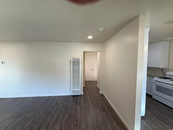 1BR/1BA Apartment · Belmont photo 4