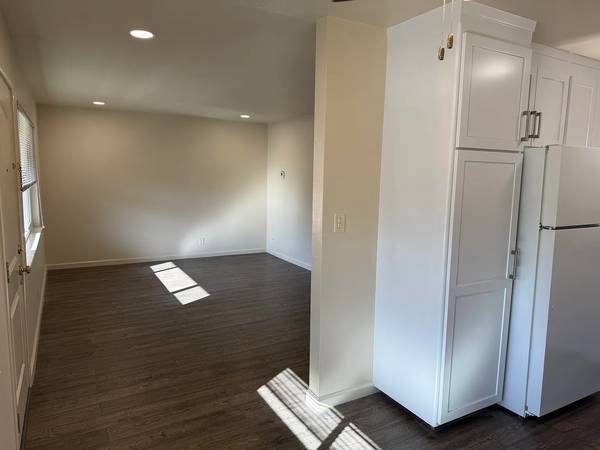1BR/1BA Apartment · Belmont photo 2