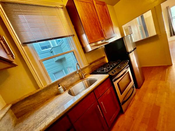 0BR/1BA Apartment · San Francisco photo 3