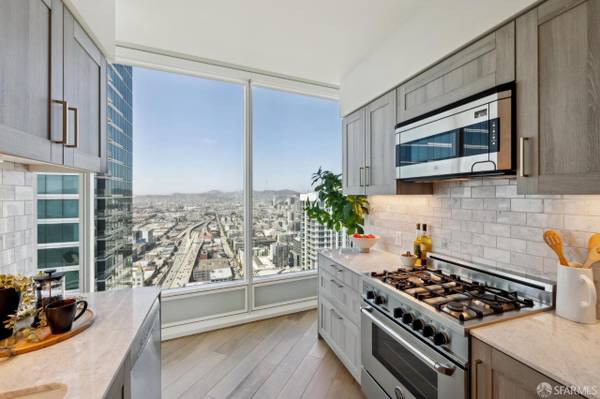 2BR/2BA Apartment · San Francisco photo 5