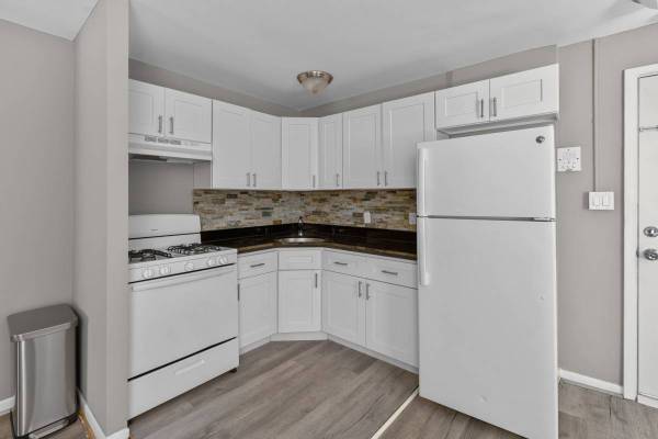 2BR/2BA Single Family House · Forestville photo 5