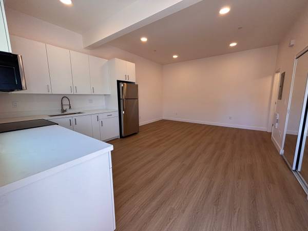 0BR/1BA Apartment · Richmond photo 5