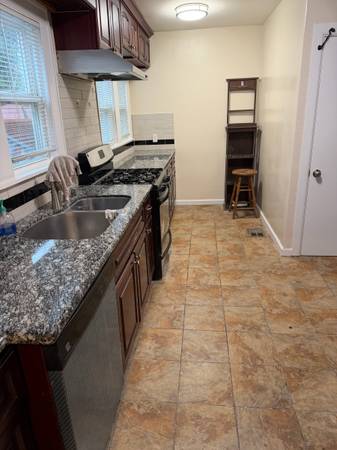 3BR/2BA Single Family House · Oakland photo 2