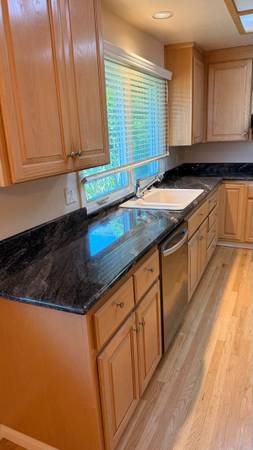 4BR/3BA Single Family House · Atherton photo 4