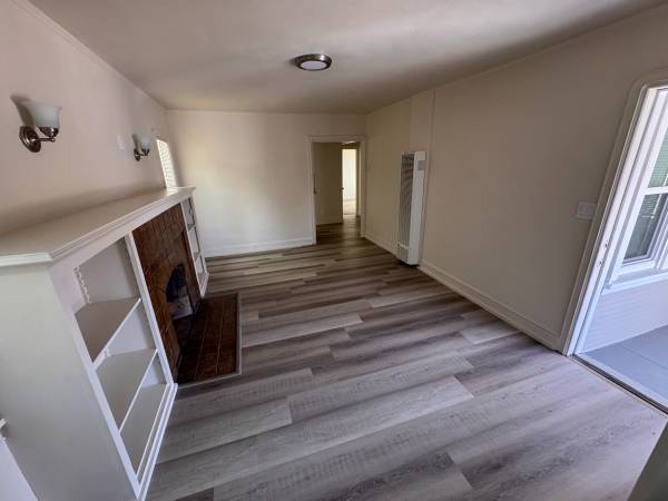 2BR/2BA Single Family House · Oakland photo 2