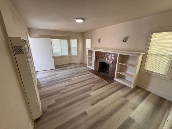 2BR/2BA Single Family House · Oakland photo 3