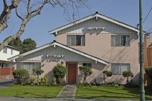 2BR/1BA Apartment on Central Ave. · Oakland