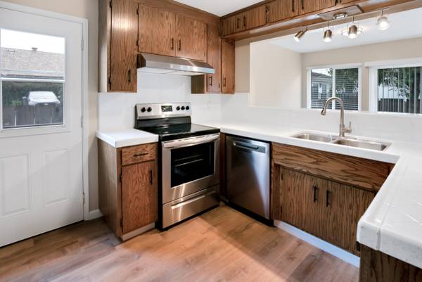 2BR/3BA Townhouse on Brennan St - 151 - C · Watsonville photo 4