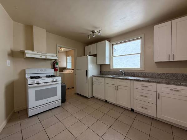 Apartments on Soquel Ave - Unit 1 · Santa Cruz photo 4