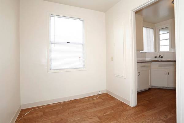 2BR/1BA Apartment · Richmond photo 5