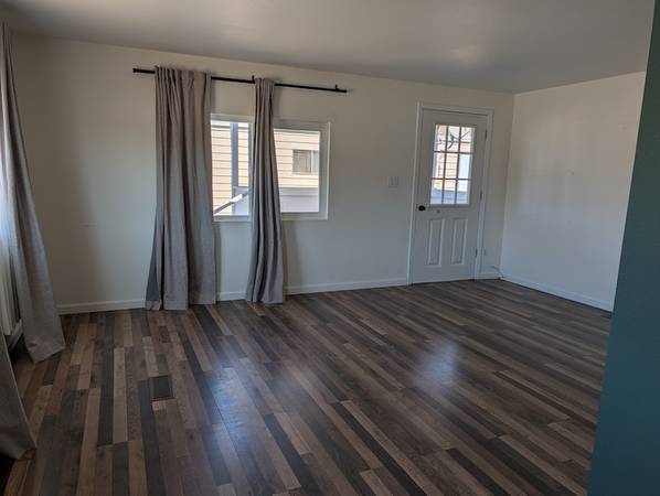 3BR/2BA Single Family House on Church Ave · San Martin photo 4