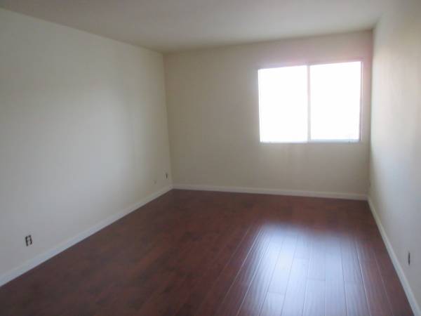 1BR/1BA Apartment on Brooklyn Ave · Oakland photo 3